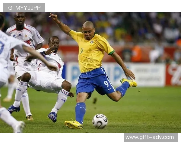 单带突破与技术盘带并重的足球球星盘点及其精彩瞬间