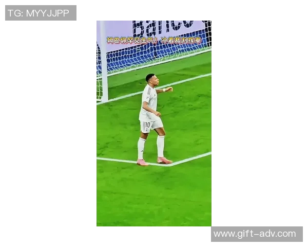 姆巴佩手球事件引发热议 网友对其公正性和裁判判罚展开激烈讨论