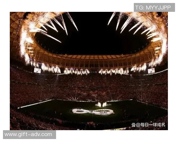 足球巨星齐聚一堂背影照 展现荣耀与团结的瞬间